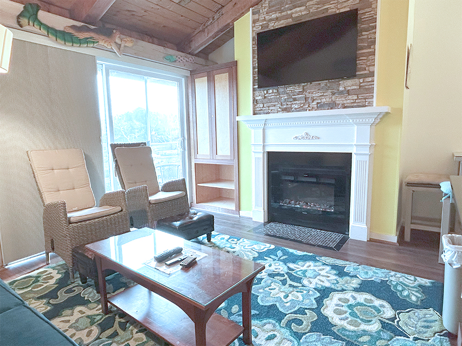 Townhouse suite at The Island Inn, Oak Bluffs — balcony, sleeps up to 6